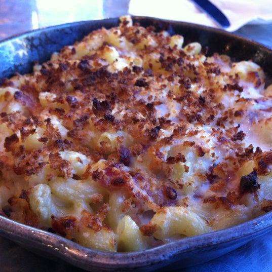 รูปภาพถ่ายที่ Cheese-ology Macaroni &amp; Cheese โดย Luke D. เมื่อ 11/8/2012