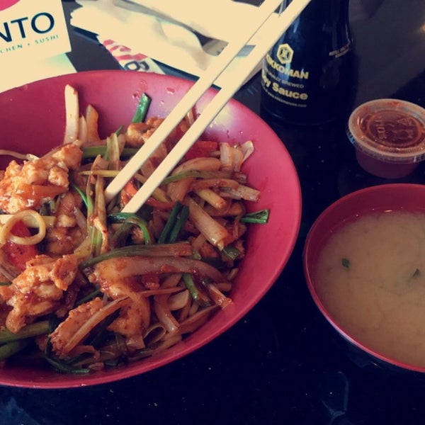 4/1/2017 tarihinde Swapnil K.ziyaretçi tarafından Bento Asian Kitchen &amp; Sushi'de çekilen fotoğraf