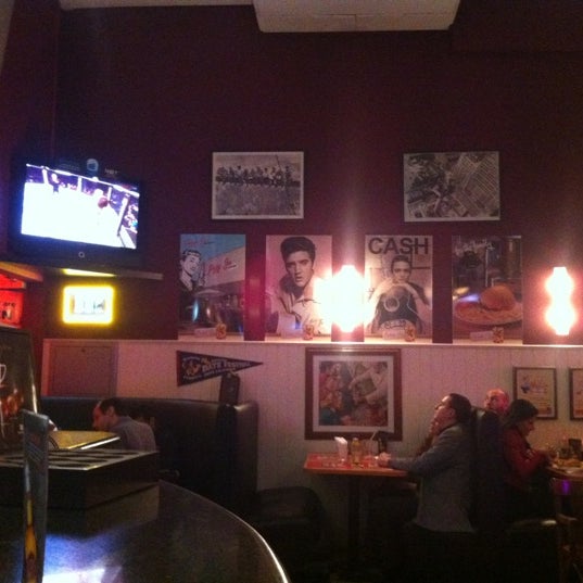 10/14/2012 tarihinde Victor R.ziyaretçi tarafından Peggy&#39;s American Bar'de çekilen fotoğraf
