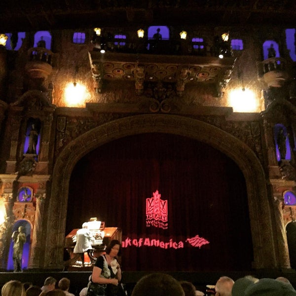 8/9/2015 tarihinde lenore r.ziyaretçi tarafından Tampa Theatre'de çekilen fotoğraf