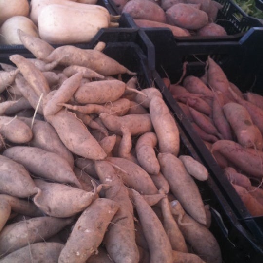 9/16/2012 tarihinde Nicole G.ziyaretçi tarafından West End Farmers Market'de çekilen fotoğraf