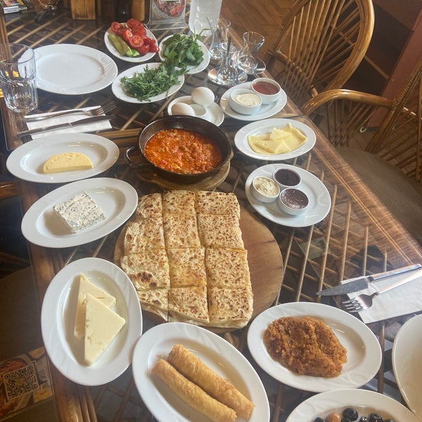 Das Foto wurde bei Madalyalı Restaurant von Metehan am 7/23/2023 aufgenommen