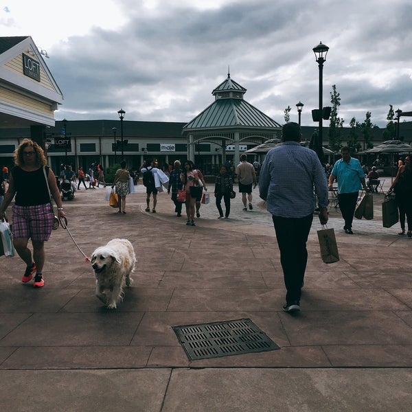 299 Woodbury Common Premium Outlets Stock Photos, High-Res