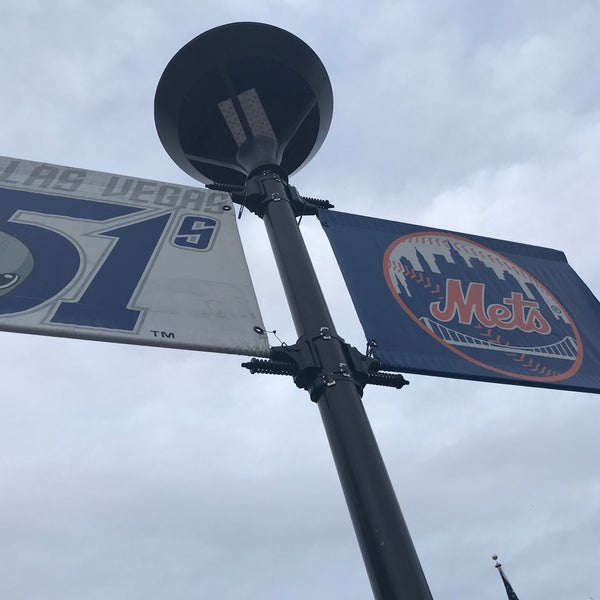 รูปภาพถ่ายที่ Cashman Field โดย Karen P. เมื่อ 4/6/2018