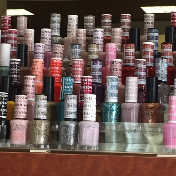 Queen Bee Nails Hair Salon in Manteca