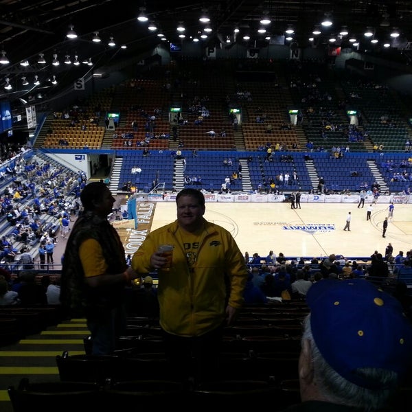 Foto tirada no(a) Sioux Falls Arena por Don Z. em 3/11/2013