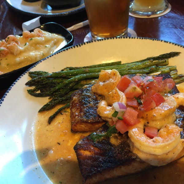 Photo taken at Red Lobster by Mae R. on 9/2/2018