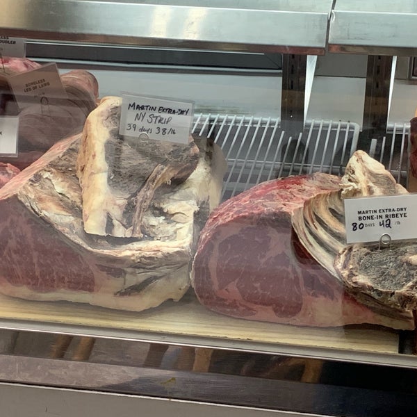 Das Foto wurde bei Dickson&#39;s Farmstand Meats von Yuri Z. am 5/14/2019 aufgenommen