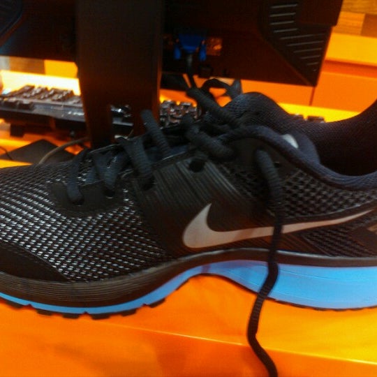 Foto diambil di Nike Store oleh Alexa L. pada 12/30/2012