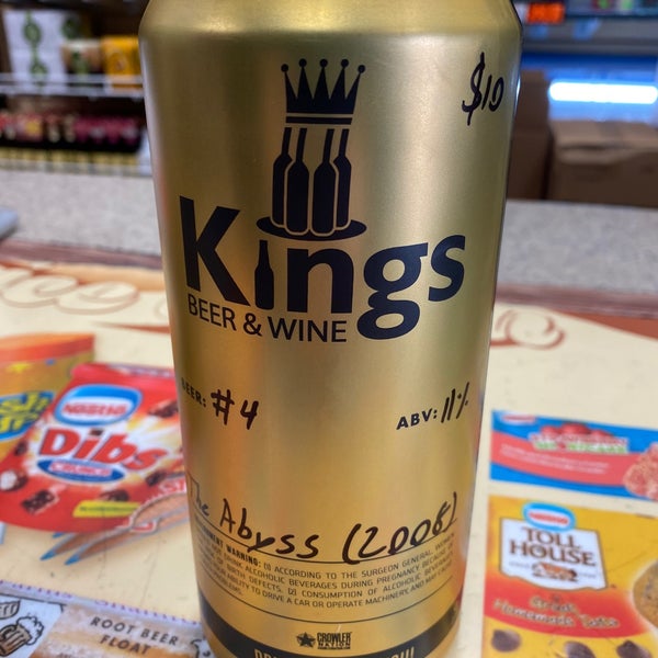 Снимок сделан в Kings Beer &amp; Wine пользователем Roland T. 3/22/2020