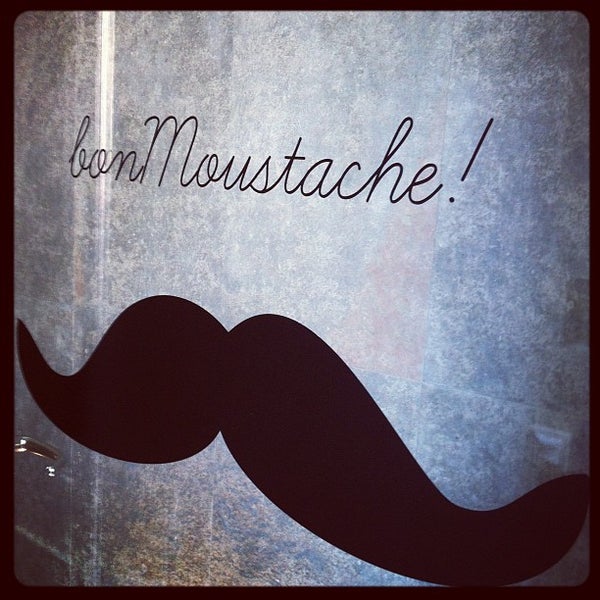 Снимок сделан в bon moustache hostel пользователем Anna M. 10/13/2012