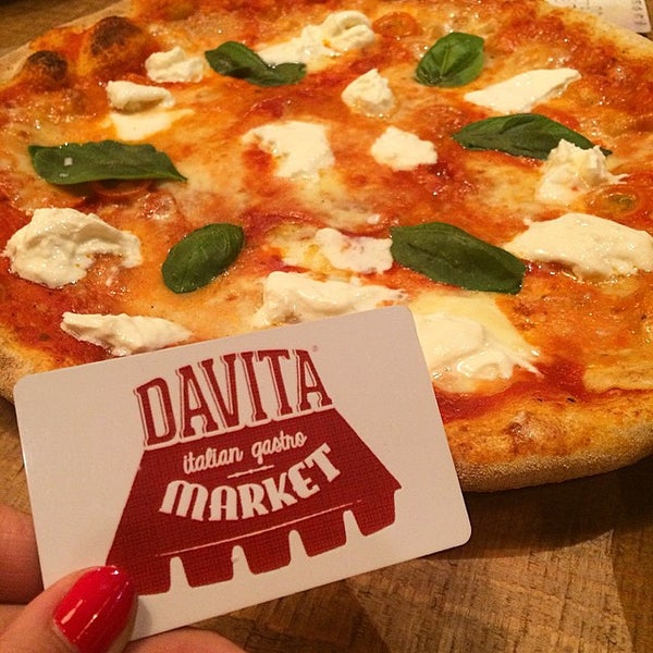 Foto tirada no(a) Davita Italian Gastro Market por Anna M. em 4/22/2015