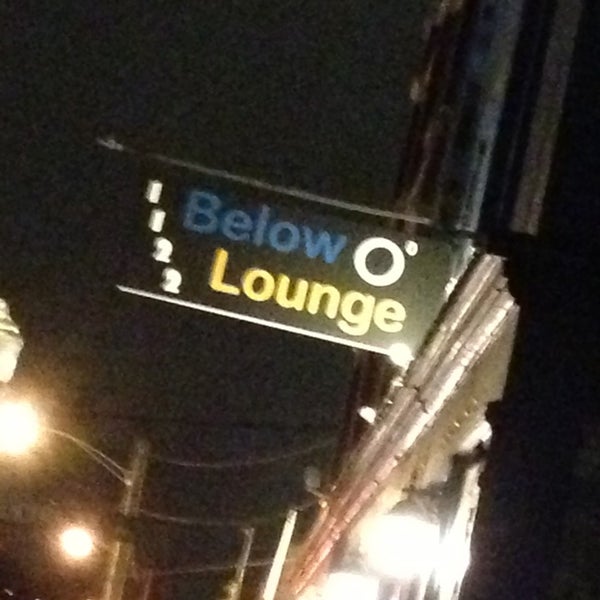 Foto tirada no(a) Below Zero Lounge por Jeff G. em 2/17/2013