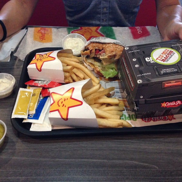 Carl's Jr. Esfera Querétaro