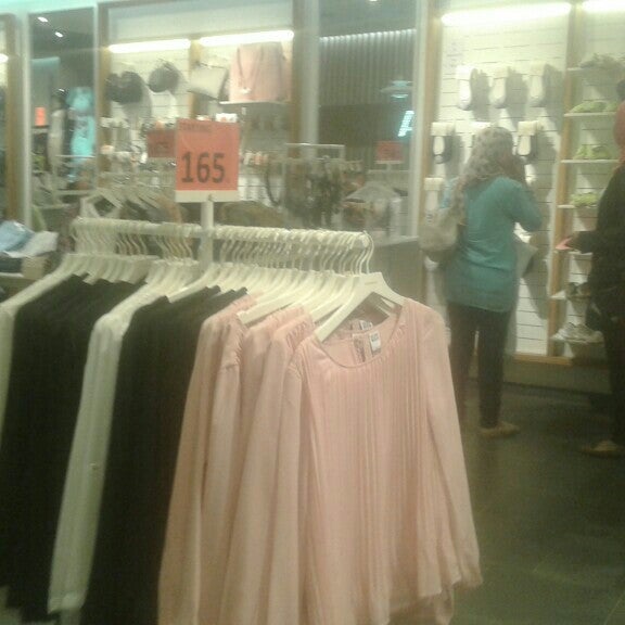 Vero Moda - Women's Store in