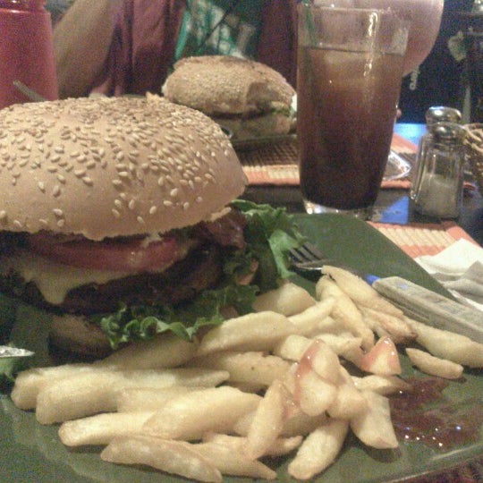 Photo taken at Shark Burgers by Salvador C. on 11/10/2012