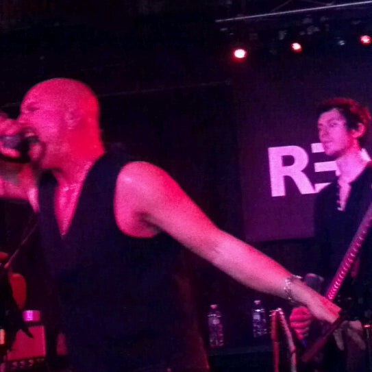 Снимок сделан в Revolution Bar &amp; Music Hall пользователем craig l. 10/27/2012