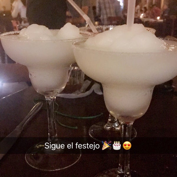 THE BEST! Está en el portal del gran hotel, con vista a la plaza constitución, lo cual lo hace un lugar fresco y ambientado para disfrutar entre amigos o pareja. Margarita de limón 🍸😍y pizzas ❤️