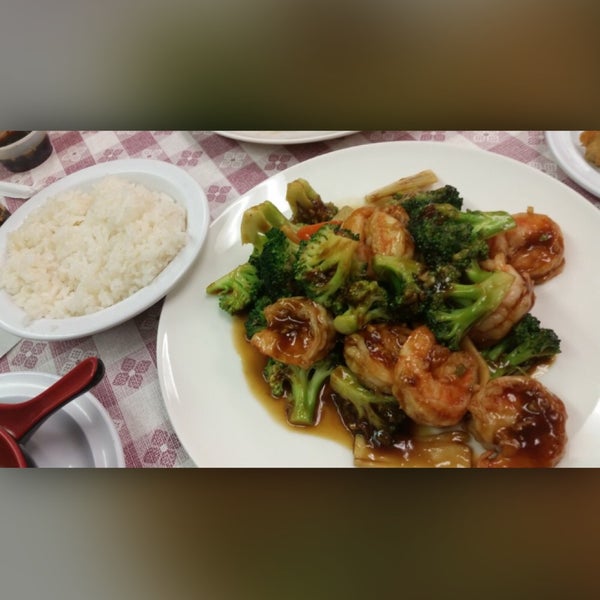 Photo taken at Asian Star (Japanese &amp; Chinese Restaurant) by Tommy L. on 5/13/2016