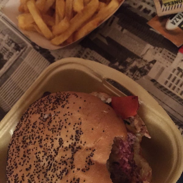 9/7/2015にSara M.がDr.Burgerで撮った写真