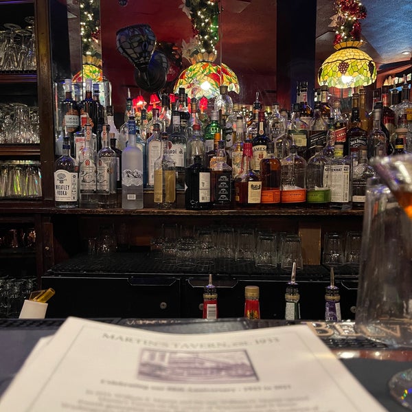 รูปภาพถ่ายที่ Martin&#39;s Tavern โดย Della เมื่อ 12/1/2021