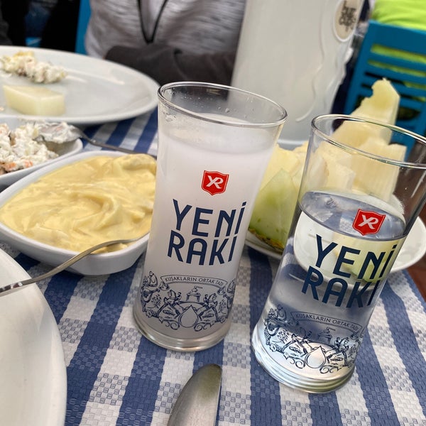 Das Foto wurde bei Sahil Restaurant von Öznur E. am 10/10/2020 aufgenommen