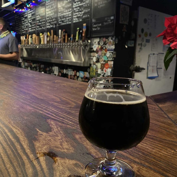 Photo taken at Craft Tasting Room and Growler Shop by Kyle C. on 12/15/2021