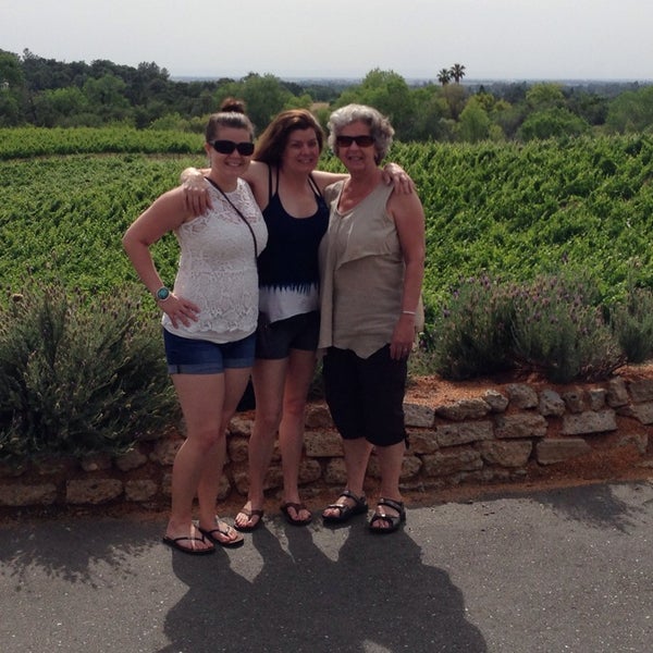 5/15/2014 tarihinde Lauren C.ziyaretçi tarafından Wise Villa Winery'de çekilen fotoğraf