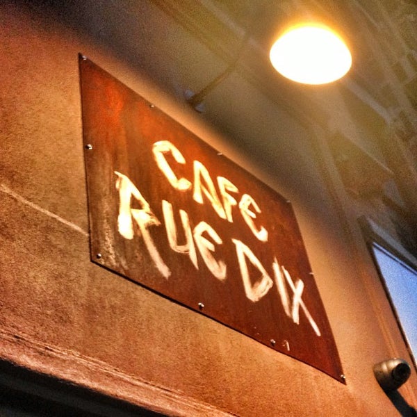 Foto tirada no(a) Cafe Rue Dix por Elon James W. em 8/14/2013