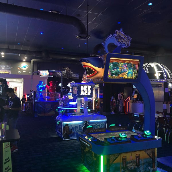 Photo taken at Dave &amp; Buster&#39;s by Humberto A. on 11/14/2018