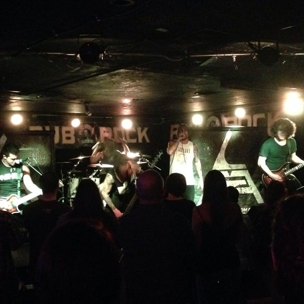 รูปภาพถ่ายที่ Pub Rock Live โดย Kristen T. เมื่อ 10/31/2014