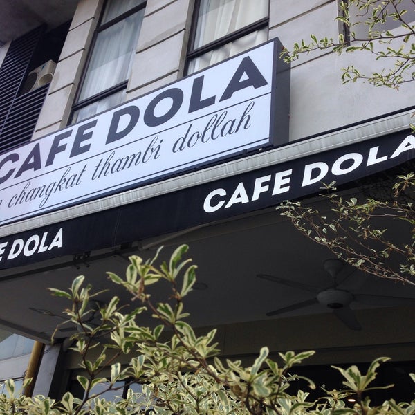 รูปภาพถ่ายที่ Cafe Dola โดย Andy C. เมื่อ 12/10/2015