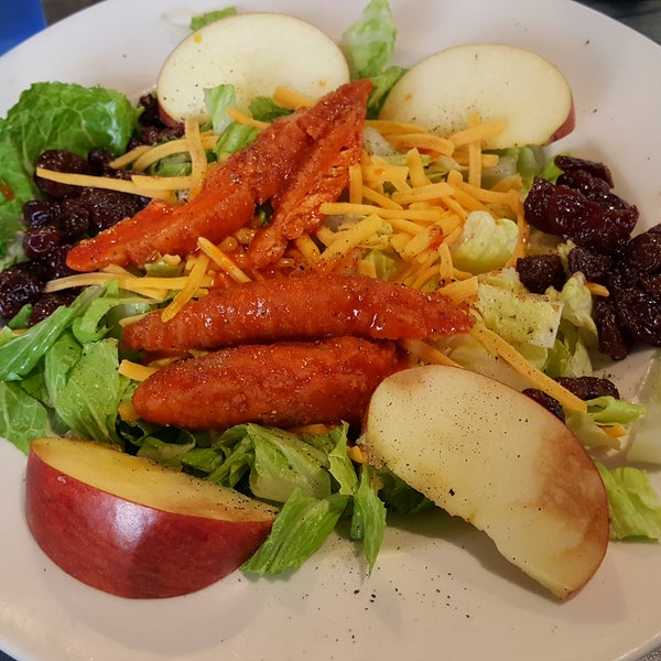 I had the Bfflo chken salad. Was the saddest 4 SMALL pieces of chcken, I don't think it was even a full strip. It was ok for what it was. Service was GREAT Barb. Husb had brkfst potatoes over seasoned