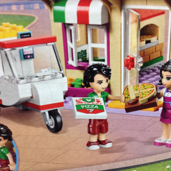 Photo taken at Toys"R"Us / Babies"R"Us by Jay R. on 1/28/2018