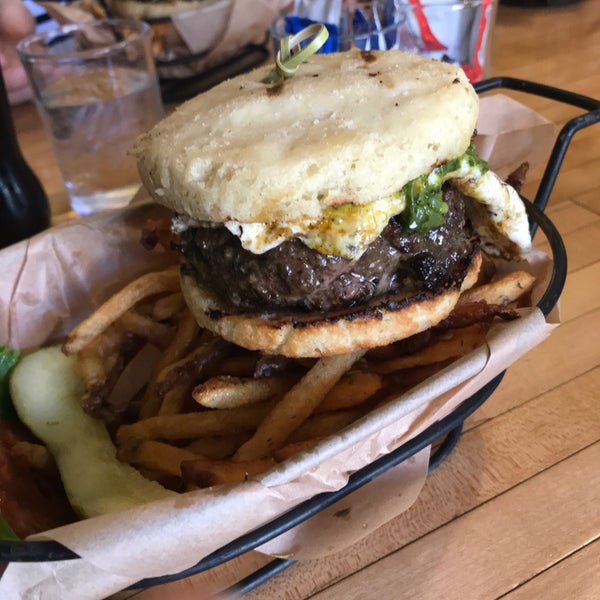 Foto scattata a Diablo Burger da Chris L. il 9/3/2018