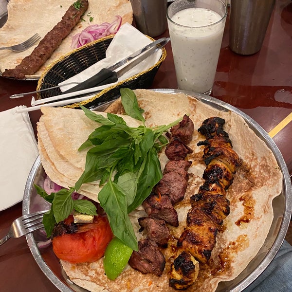 Снимок сделан в Kabobi - Persian and Mediterranean Grill пользователем Pouyan N. 7/19/2021