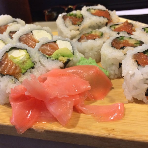 Photo taken at Sakura Teppanyaki and Sushi by Adrian C. on 4/28/2015