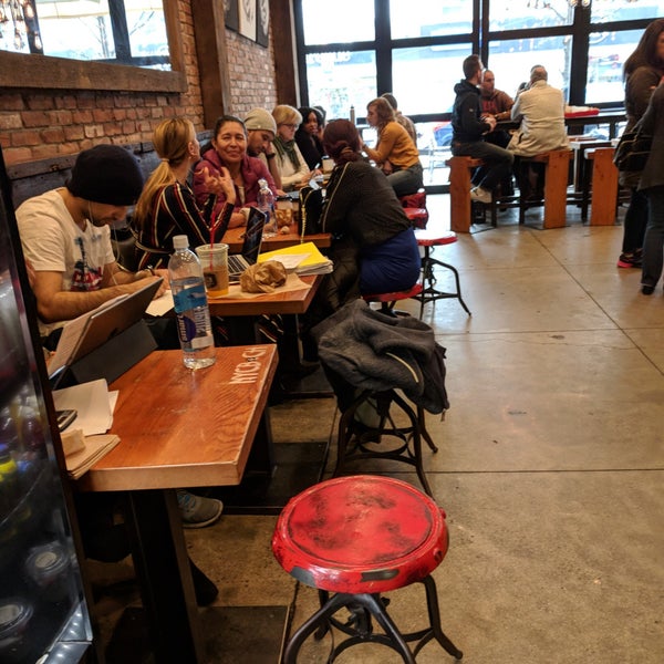 Das Foto wurde bei New York City Bagel &amp; Coffee House von Tony X. am 5/3/2018 aufgenommen