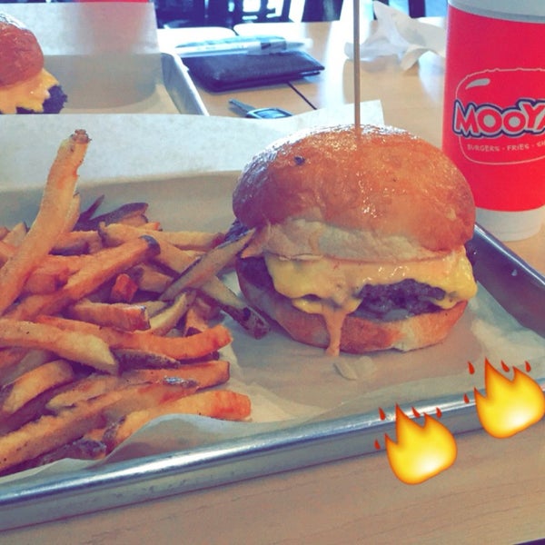 Photo taken at MOOYAH Burgers, Fries &amp; Shakes by Moh . on 4/14/2016