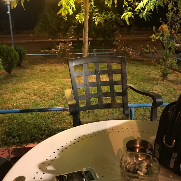 รูปภาพถ่ายที่ Poyraz Cafe &amp; Restaurant โดย .-,-.FATİH.-,-. เมื่อ 7/10/2017
