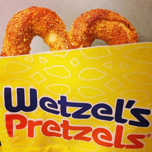 Foto tirada no(a) Wetzel&#39;s Pretzels por onezerohero em 2/14/2014