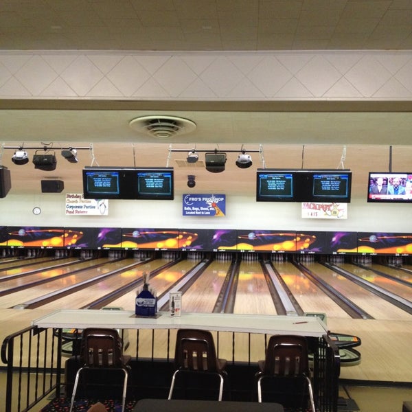 Striker's Bowl Bowling Alley in Saint Joseph
