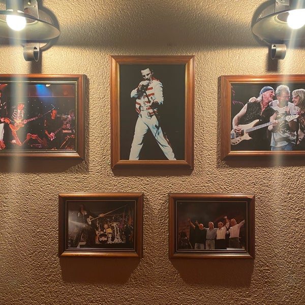 Das Foto wurde bei Hard Rock Cafe von ⚜️Вячеслав⚜️ am 9/4/2021 aufgenommen