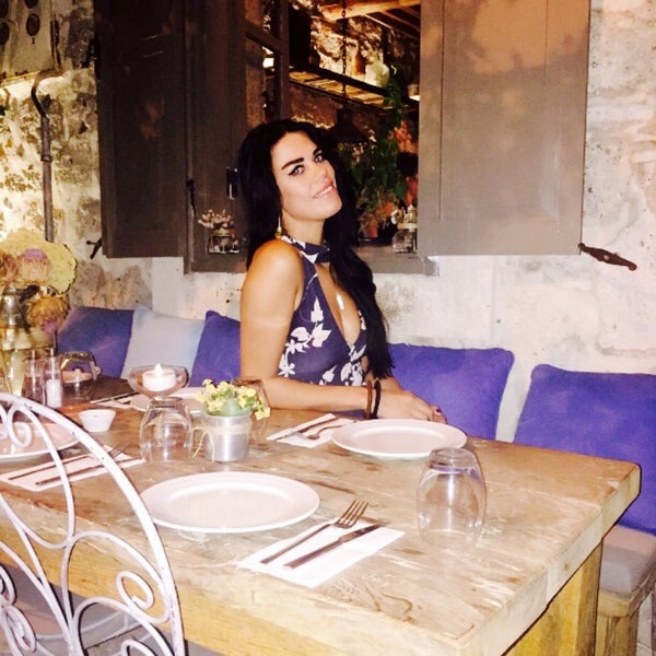 Foto diambil di 2Kapı Restaurant &amp; Lounge oleh özge_özgen pada 8/20/2016