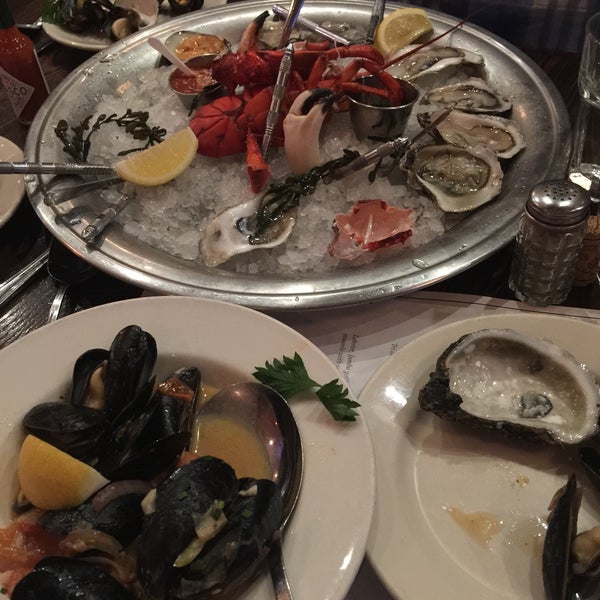 Снимок сделан в Rabia&#39;s Seafood/Oyster Bar &amp; Italian Restaurant пользователем Nathan H. 4/20/2017