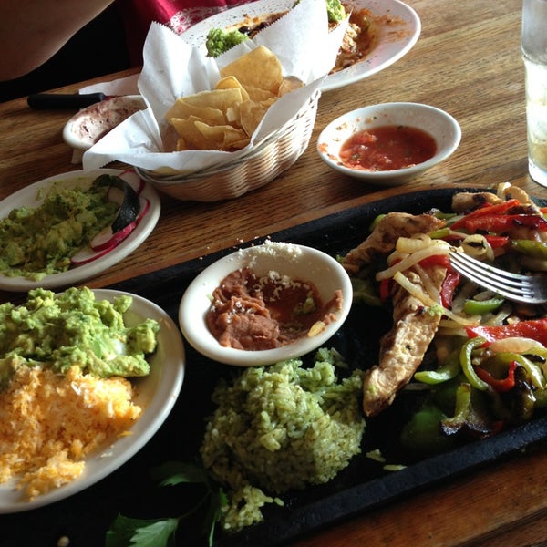 6/23/2013 tarihinde Vanessa D.ziyaretçi tarafından Mexicali Cocina &amp; Cantina'de çekilen fotoğraf