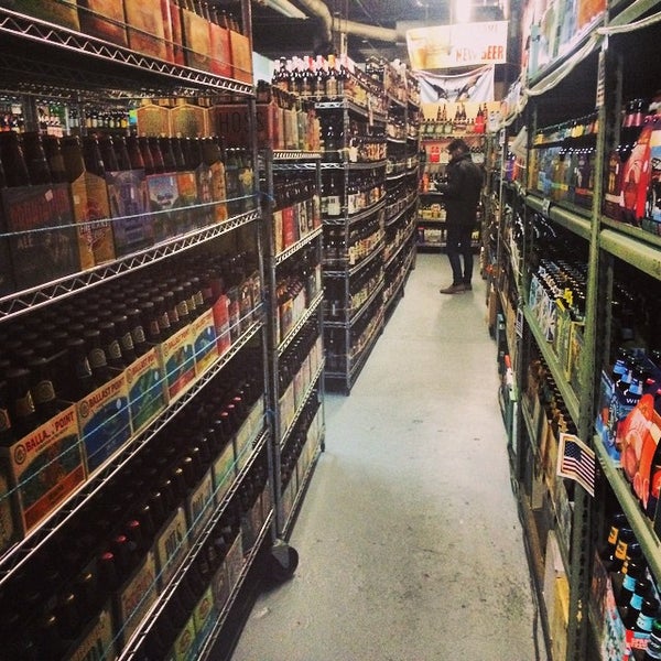 Das Foto wurde bei New Beer Distributors von Talia F. am 1/16/2015 aufgenommen