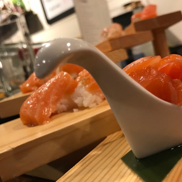 Foto diambil di Sun Sushi oleh Daniel J. O. pada 2/2/2018