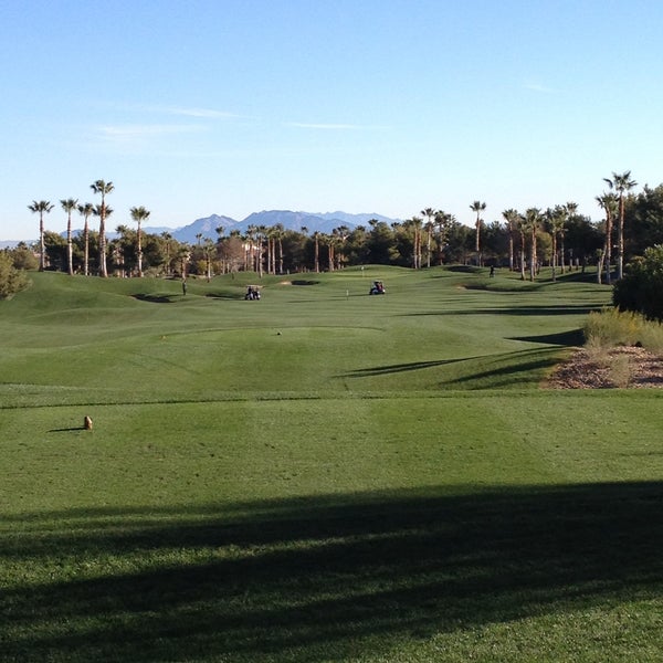 Foto scattata a Rhodes Ranch Golf Club da Robert G. il 12/14/2014
