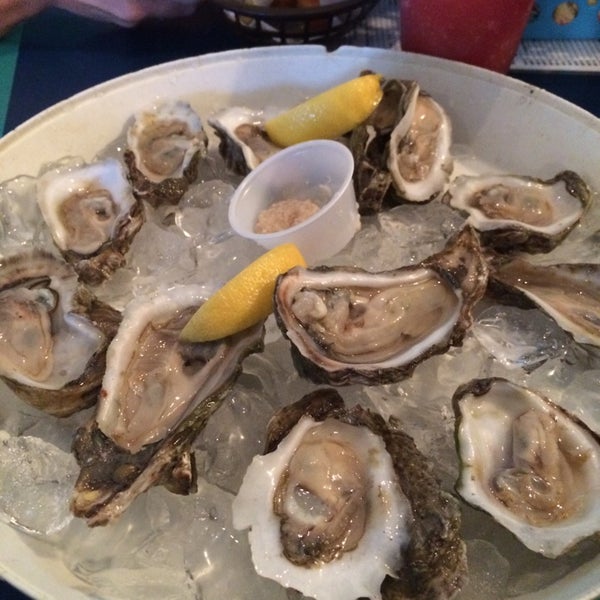 Снимок сделан в Bimini&#39;s Oyster Bar and Seafood Cafe пользователем Krysta 4/12/2014